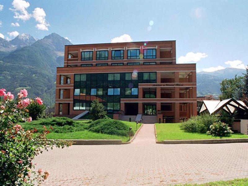 Hostellerie Du Cheval Blanc Aosta Exterior photo