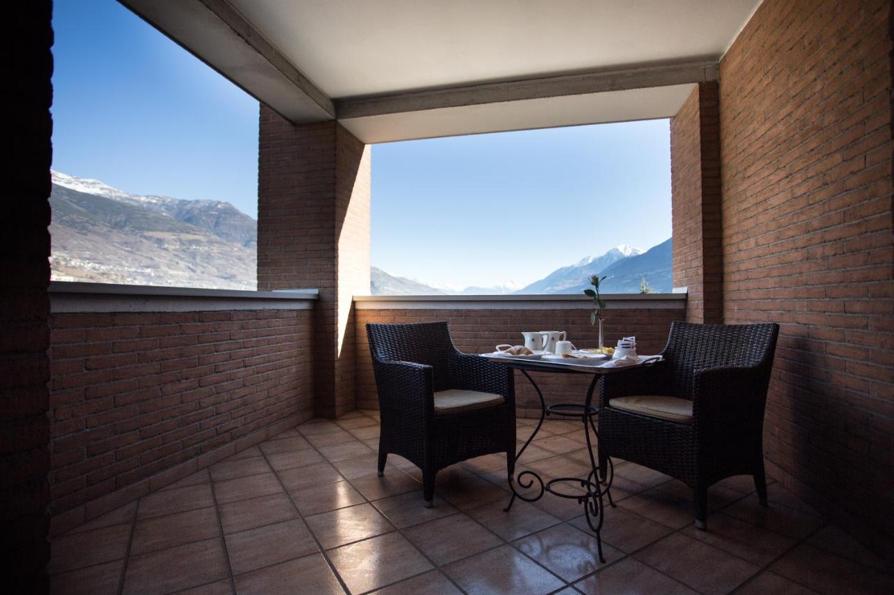 Hostellerie Du Cheval Blanc Aosta Exterior photo