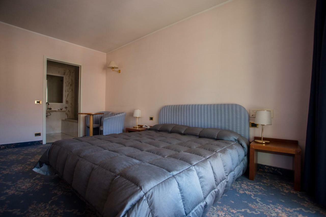 Hostellerie Du Cheval Blanc Aosta Exterior photo